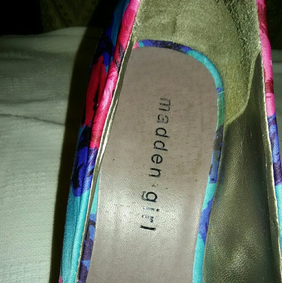 💕EUC Madden girl rose print platform wedges - Picture 7 of 7